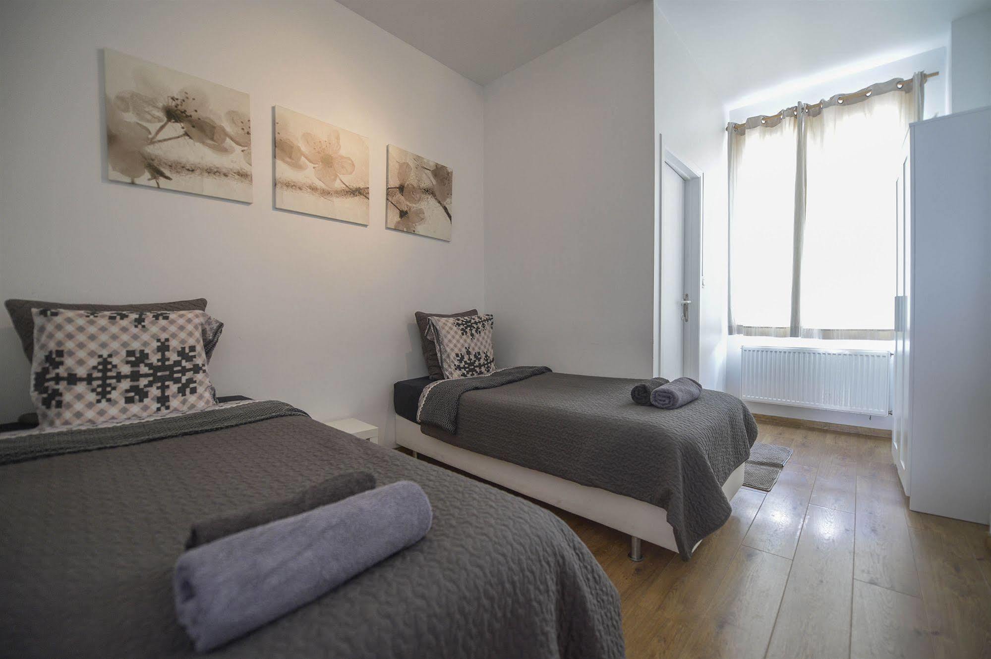 Aparthotel Van Hecke Antwerpen Bagian luar foto